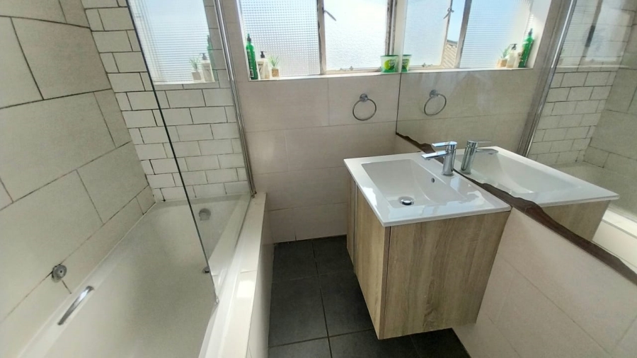 2 Bedroom Property for Sale in Southernwood Eastern Cape